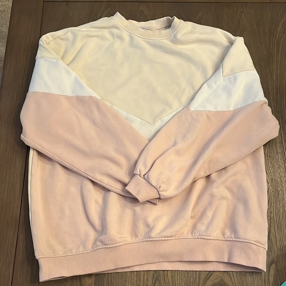 H&M Colorblock/Chevron Sweatshirt - Picture 2 of 9